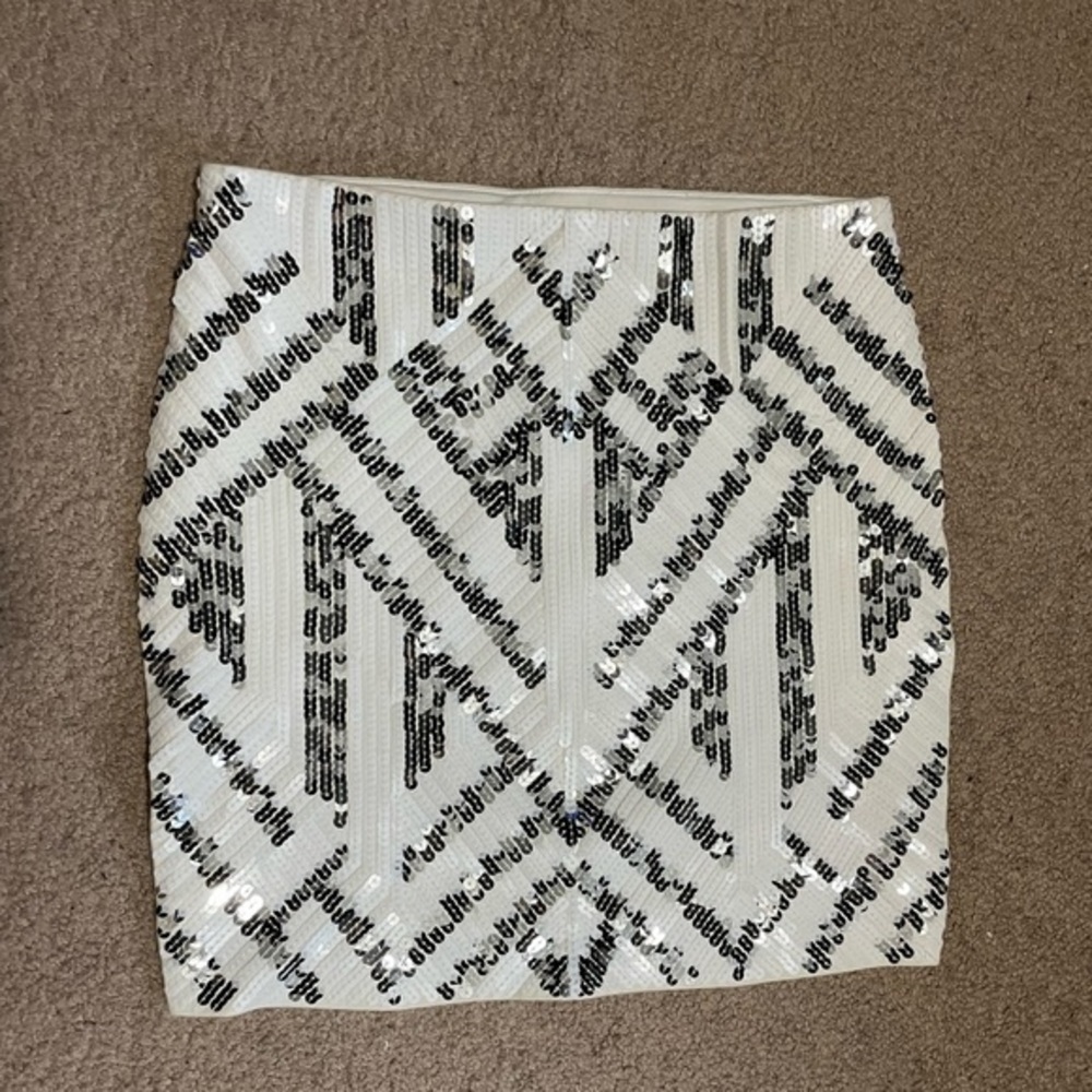 Express White Geometrical style sequin mini Skirt Size Small